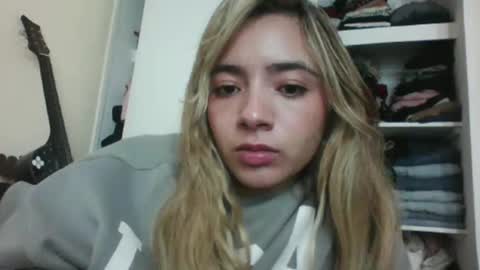 Snapshot of majo_gomezz chatting on November 2025 12:02:01 AM majo_gomezz online show from November 2025 12:02:01 AM