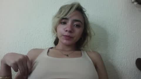 Snapshot of majo_gomezz chatting on November 2025 01:28:02 AM majo_gomezz online show from November 2025 01:28:02 AM