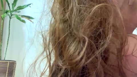 Snapshot of makemedanc chatting on February 2026 09:43:01 PM makemedanc online show from February 2026 09:43:01 PM