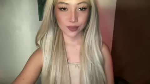 Snapshot of makemesquirt_xxx chatting on June 2026 11:34:02 AM KEANA online show from June 2026 11:34:02 AM
