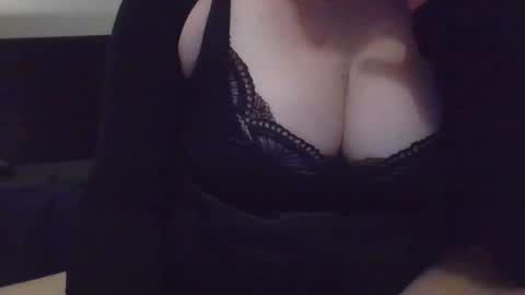 Snapshot of makemewatch chatting on June 2026 01:54:02 AM makemewatch online show from June 2026 01:54:02 AM