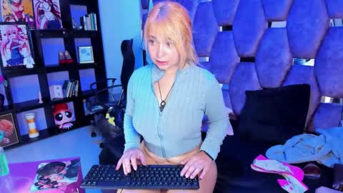 Snapshot of maky_coss chatting on April 2026 03:15:01 PM maky_coss online show from April 2026 03:15:01 PM
