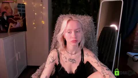 Malena online show from November 2025 10:25:02 AM