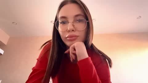 Snapshot of malisacorpeno chatting on May 2026 12:23:01 PM Phoebe online show from May 2026 12:23:01 PM