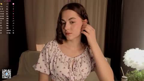 Snapshot of mallieangelini chatting on July 2026 04:19:01 AM Mia online show from July 2026 04:19:01 AM