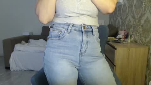 mallinia online show from December 2025 11:08:02 AM