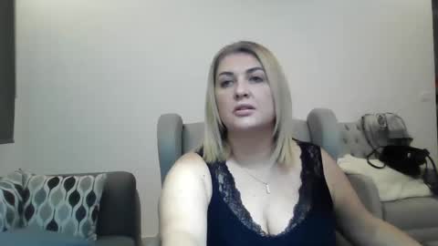 malorine online show from November 2025 08:41:02 PM