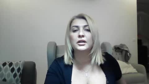 malorine online show from November 2025 06:08:01 PM