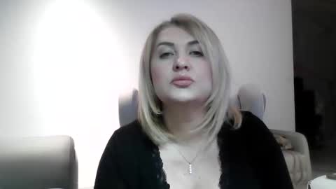 malorine online show from December 2025 05:08:02 PM