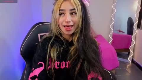 Malory  online show from September 2025 11:32:01 AM