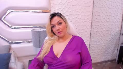 Snapshot of malorysweet chatting on October 2025 01:03:02 PM MalorySweet online show from October 2025 01:03:02 PM