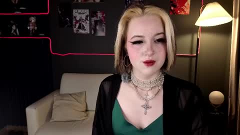 Luna online show from April 2026 10:25:02 PM