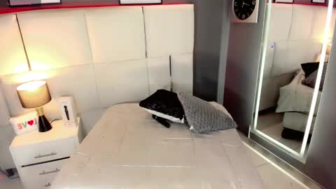 manellyksparklee online show from September 2025 02:28:02 PM