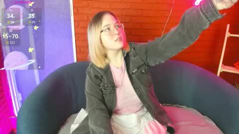 Snapshot of manic_pixie_ chatting on October 2025 10:29:01 AM manic_pixie_ online show from October 2025 10:29:01 AM