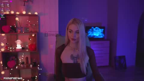 Snapshot of manifreyja chatting on February 2025 08:55:02 PM Amelie online show from February 2025 08:55:02 PM