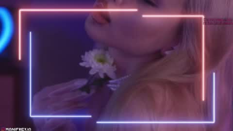 Snapshot of manifreyja chatting on February 2025 06:32:02 PM Amelie online show from February 2025 06:32:02 PM