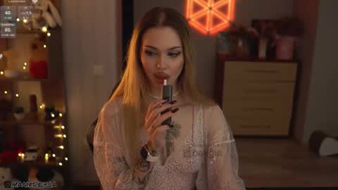 Snapshot of manifreyja chatting on October 2025 11:33:01 PM Amelie online show from October 2025 11:33:01 PM