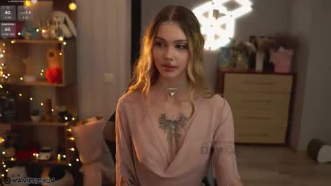 Snapshot of manifreyja chatting on October 2025 05:43:01 PM Amelie online show from October 2025 05:43:01 PM