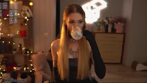 Snapshot of manifreyja chatting on October 2025 08:50:02 PM Amelie online show from October 2025 08:50:02 PM