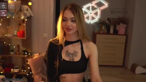 Snapshot of manifreyja chatting on October 2025 08:40:02 PM Amelie online show from October 2025 08:40:02 PM