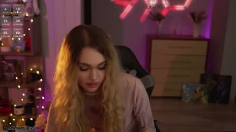 Snapshot of manifreyja chatting on November 2025 07:37:01 PM Amelie online show from November 2025 07:37:01 PM