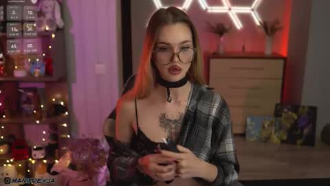 Snapshot of manifreyja chatting on November 2025 12:09:01 AM Amelie online show from November 2025 12:09:01 AM