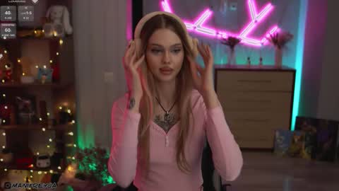 Snapshot of manifreyja chatting on November 2025 01:59:02 AM Amelie online show from November 2025 01:59:02 AM