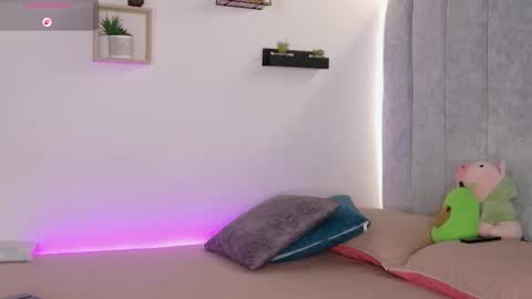Snapshot of manu_montoya_ chatting on May 2026 04:12:01 PM Manu online show from May 2026 04:12:01 PM