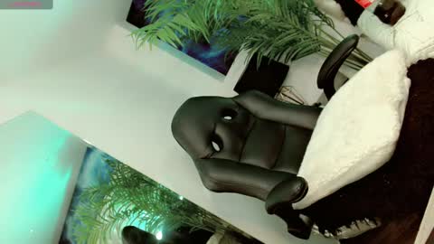 Manuela Kingsley online show from March 2025 11:36:02 AM