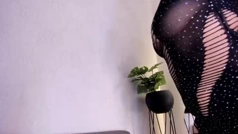 Snapshot of manuela_montes_ chatting on June 2026 12:04:02 PM manuela_montes_ online show from June 2026 12:04:02 PM