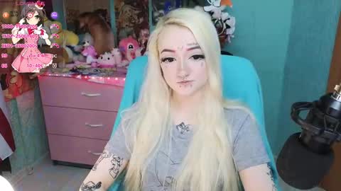 Manuela online show from March 2025 08:21:01 PM