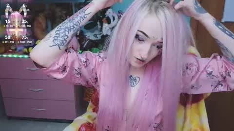 Manuela online show from October 2025 07:48:02 PM