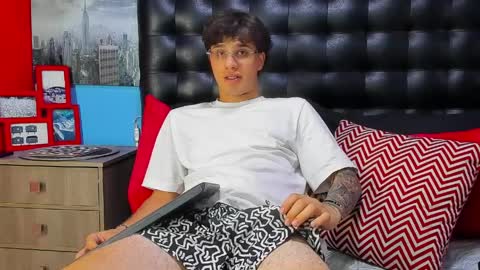 Manuel online show from April 2026 10:33:02 PM