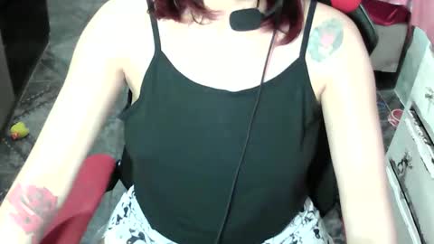 Manu Escarlate online show from November 2025 05:19:01 AM