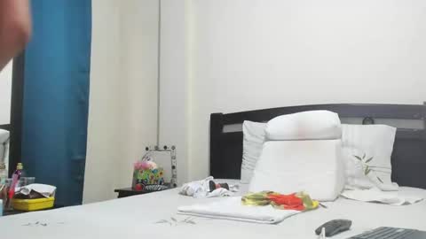 Mara online show from November 2025 12:49:01 PM