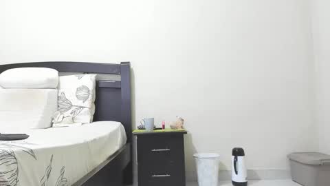 Mara online show from April 2026 01:04:01 PM