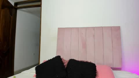 Mara  online show from November 2025 09:59:01 PM