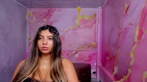 Snapshot of maraluna_ chatting on June 2026 01:35:02 PM Maraluna online show from June 2026 01:35:02 PM