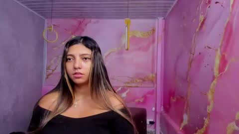 Snapshot of maraluna_ chatting on June 2026 11:35:02 AM Maraluna online show from June 2026 11:35:02 AM