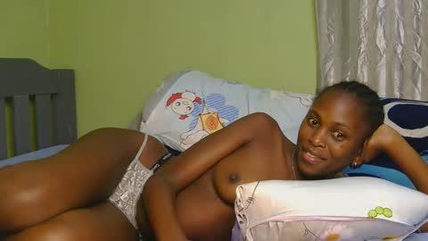 marclyne_cy online show from November 2025 09:39:01 PM