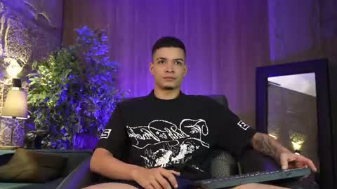 Snapshot of marcoyethan chatting on June 2026 04:33:01 AM Marco and Ethan online show from June 2026 04:33:01 AM