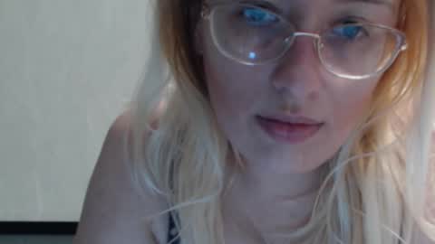 margo_shine online show from December 2025 05:40:02 PM