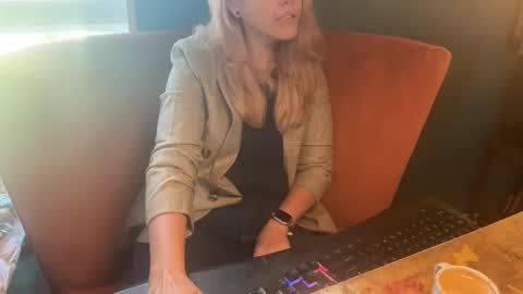 Elle online show from October 2025 03:14:02 PM