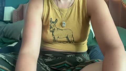 Snapshot of margolane chatting on June 2026 11:51:02 PM Elle online show from June 2026 11:51:02 PM