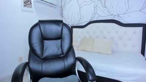 Snapshot of margot_smith chatting on January 2025 12:07:02 PM Margot online show from January 2025 12:07:02 PM