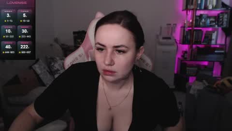 Snapshot of mari_moore7 chatting on June 2026 08:51:01 AM mari moore online show from June 2026 08:51:01 AM