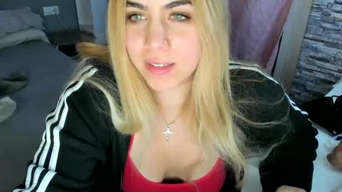 Snapshot of maria_mad chatting on January 2025 01:36:02 AM Itslablonde online show from January 2025 01:36:02 AM