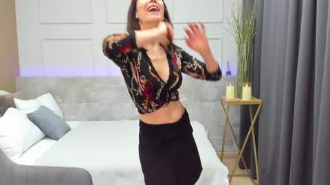 Mari online show from December 2024 01:22:02 PM