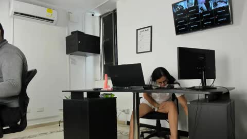 M A R I A M online show from February 2026 06:52:01 PM