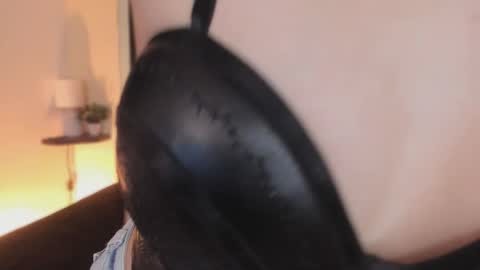 Snapshot of marian_pinzon chatting on November 2025 02:43:02 AM Marian online show from November 2025 02:43:02 AM